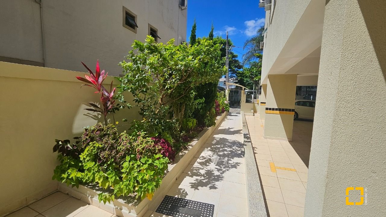 Apartamento com 56m², 2 quartos, 1 garagem, no bairro Canasvieiras em Florianópolis