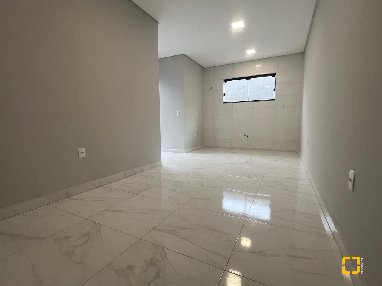Casa com 68m², 2 quartos (sendo 1 suíte), 1 garagem, no bairro Morro da Pedras em Florianópolis
