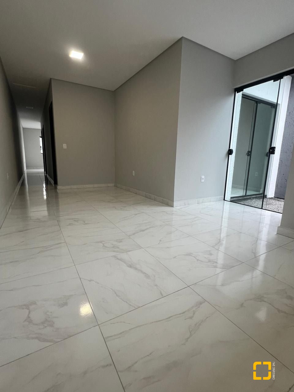 Casa com 68m², 2 quartos (sendo 1 suíte), 1 garagem, no bairro Morro da Pedras em Florianópolis