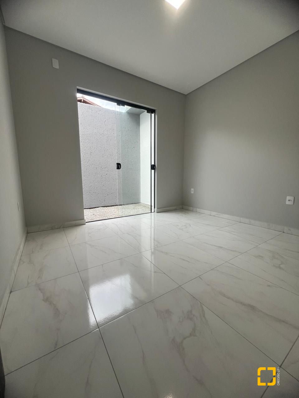 Casa com 68m², 2 quartos (sendo 1 suíte), 1 garagem, no bairro Morro da Pedras em Florianópolis
