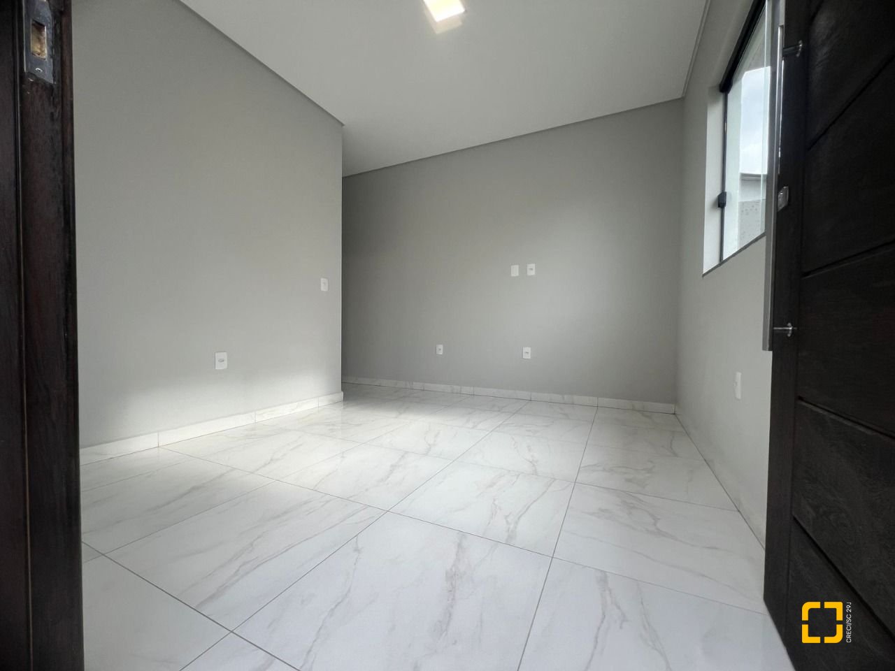 Casa com 68m², 2 quartos (sendo 1 suíte), 1 garagem, no bairro Morro da Pedras em Florianópolis