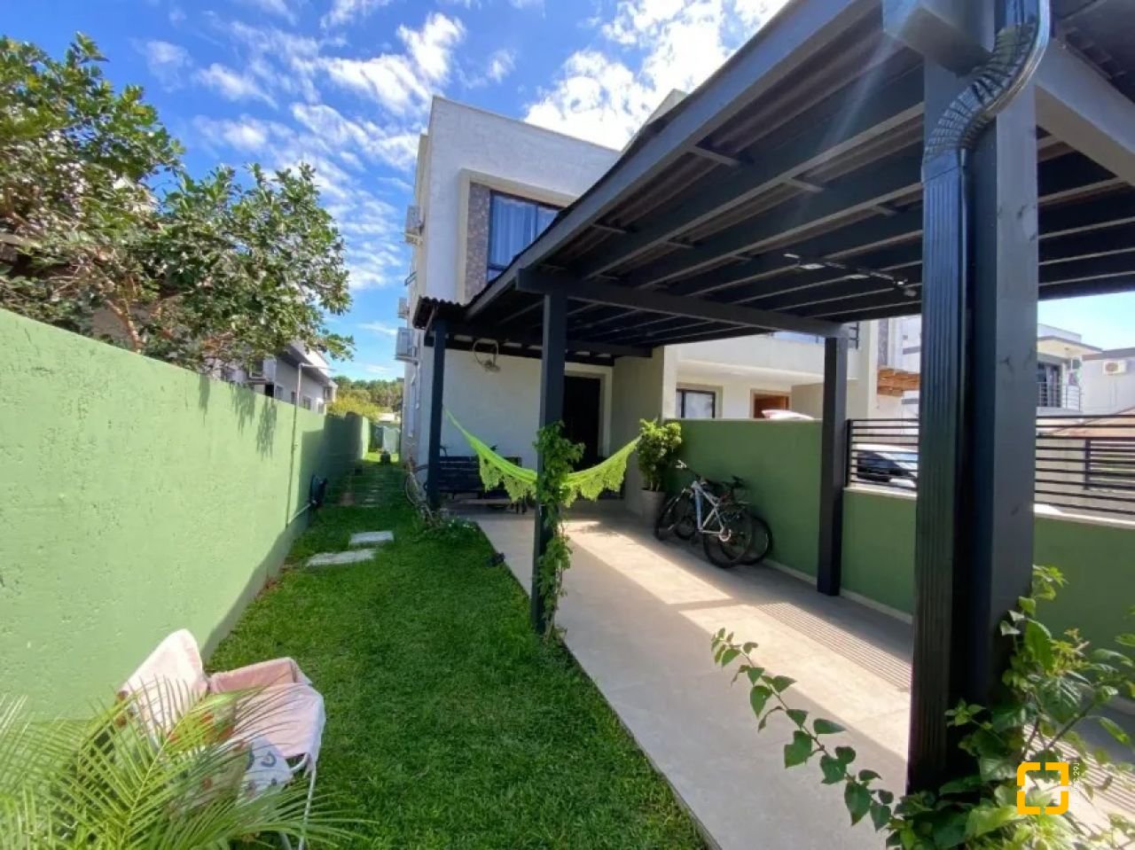 Casa com 97m², 3 quartos (sendo 1 suíte), 1 garagem, no bairro Rio Vermelho em Florianopolis