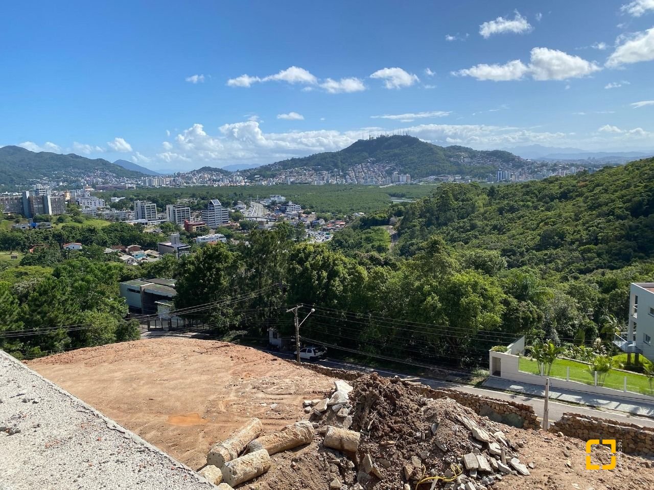 Terreno com 3662m², no bairro João Paulo em Florianópolis
