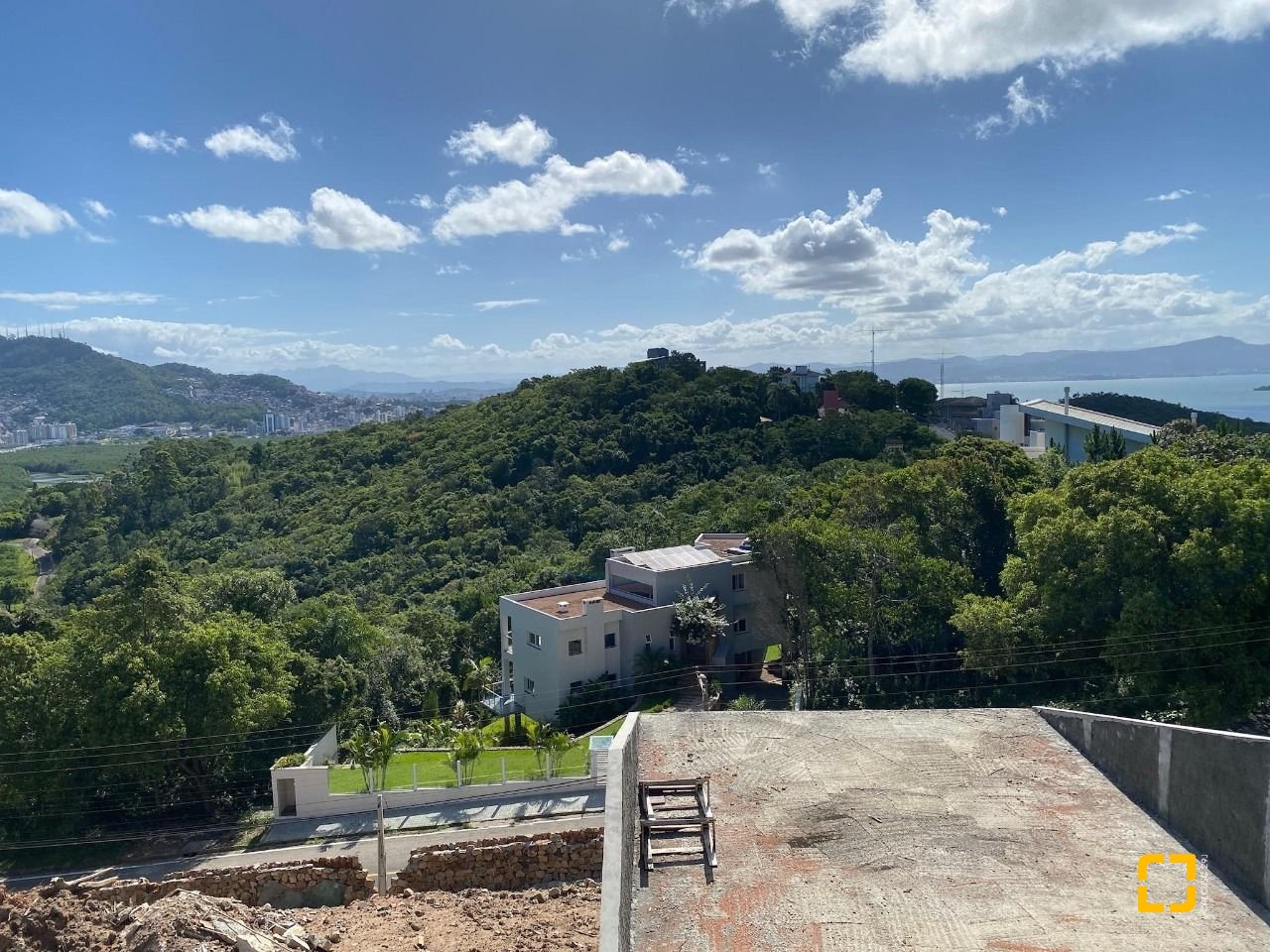Terreno com 3662m², no bairro João Paulo em Florianópolis