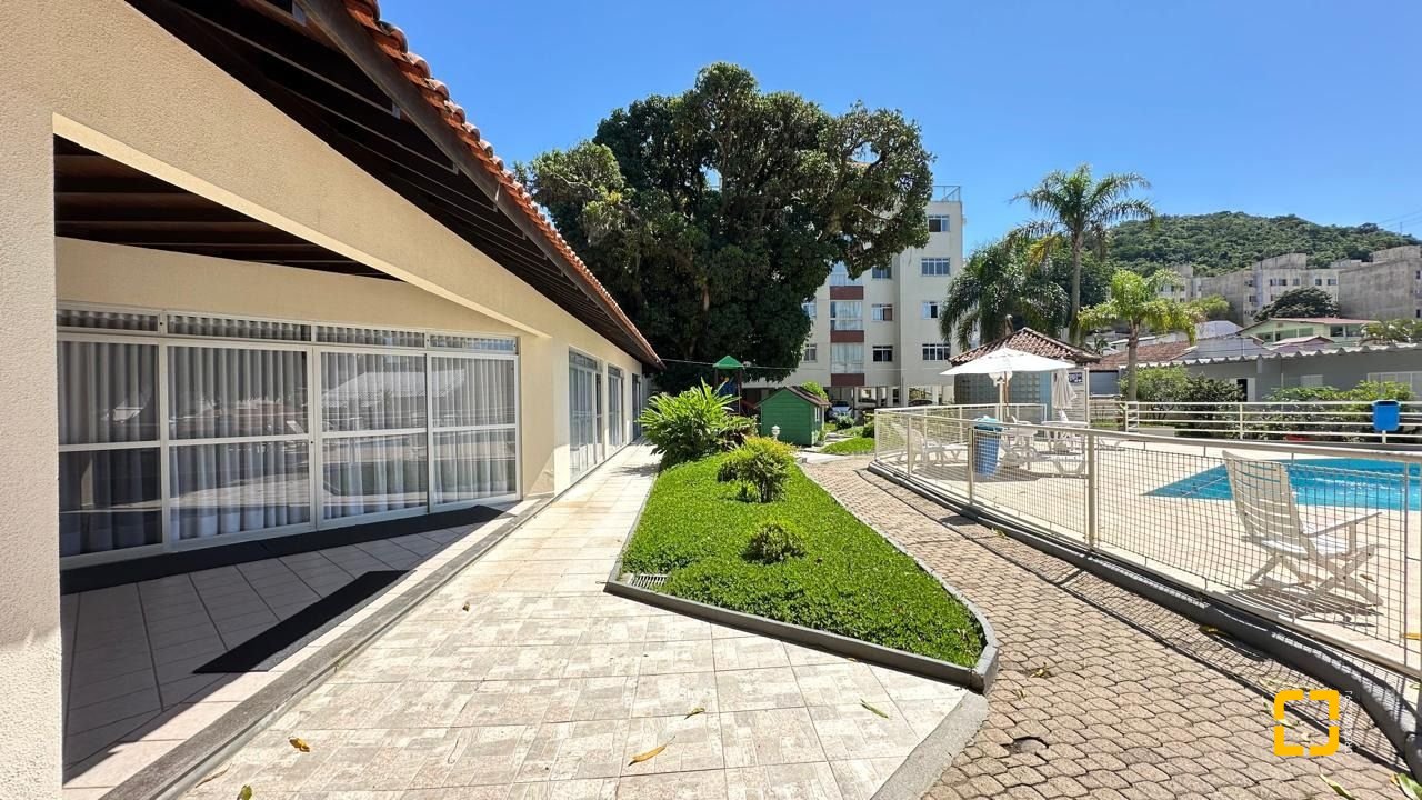 Apartamento com 74m², 3 quartos (sendo 1 suíte), 1 garagem, no bairro Coqueiros em Florianópolis