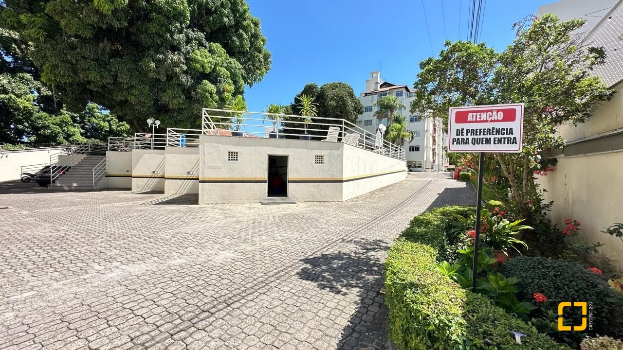 Apartamento com 74m², 3 quartos (sendo 1 suíte), 1 garagem, no bairro Coqueiros em Florianópolis