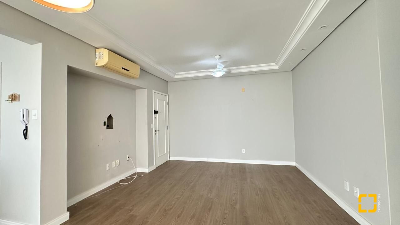 Apartamento com 74m², 3 quartos (sendo 1 suíte), 1 garagem, no bairro Coqueiros em Florianópolis