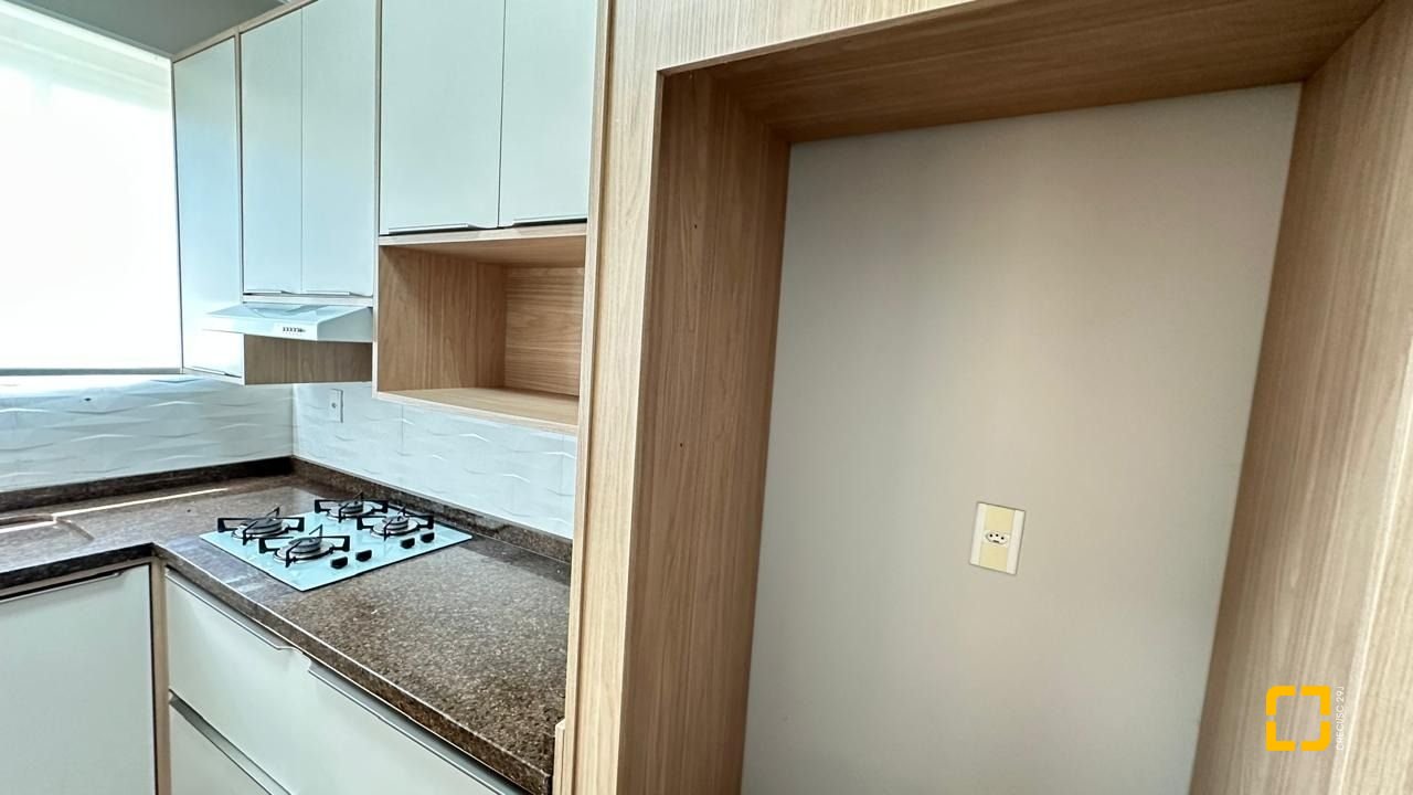 Apartamento com 74m², 3 quartos (sendo 1 suíte), 1 garagem, no bairro Coqueiros em Florianópolis