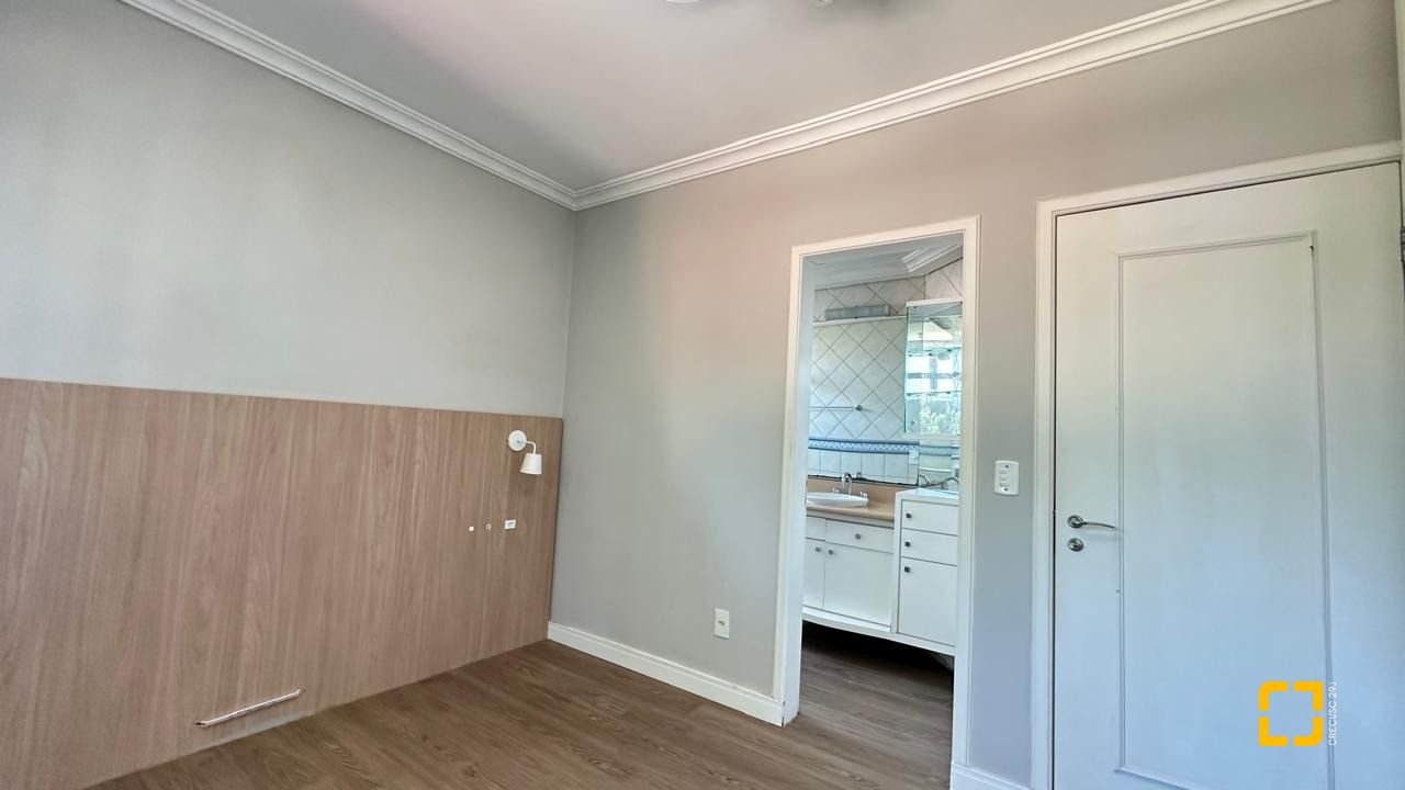 Apartamento com 74m², 3 quartos (sendo 1 suíte), 1 garagem, no bairro Coqueiros em Florianópolis