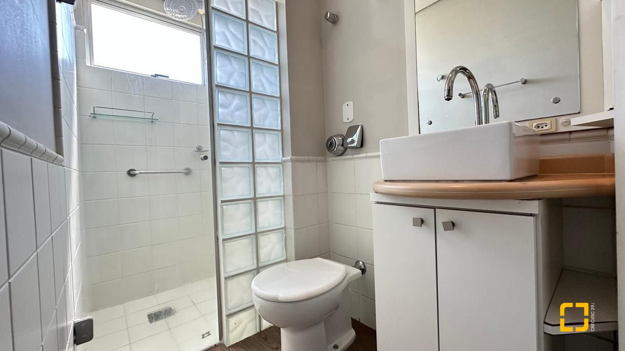 Apartamento com 74m², 3 quartos (sendo 1 suíte), 1 garagem, no bairro Coqueiros em Florianópolis