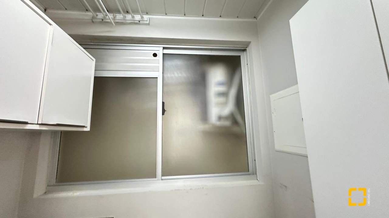Apartamento com 74m², 3 quartos (sendo 1 suíte), 1 garagem, no bairro Coqueiros em Florianópolis