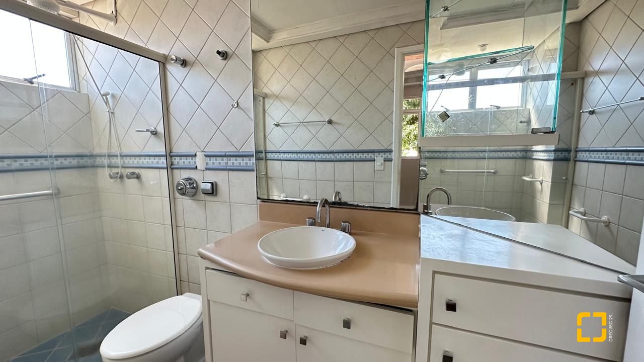 Apartamento com 74m², 3 quartos (sendo 1 suíte), 1 garagem, no bairro Coqueiros em Florianópolis