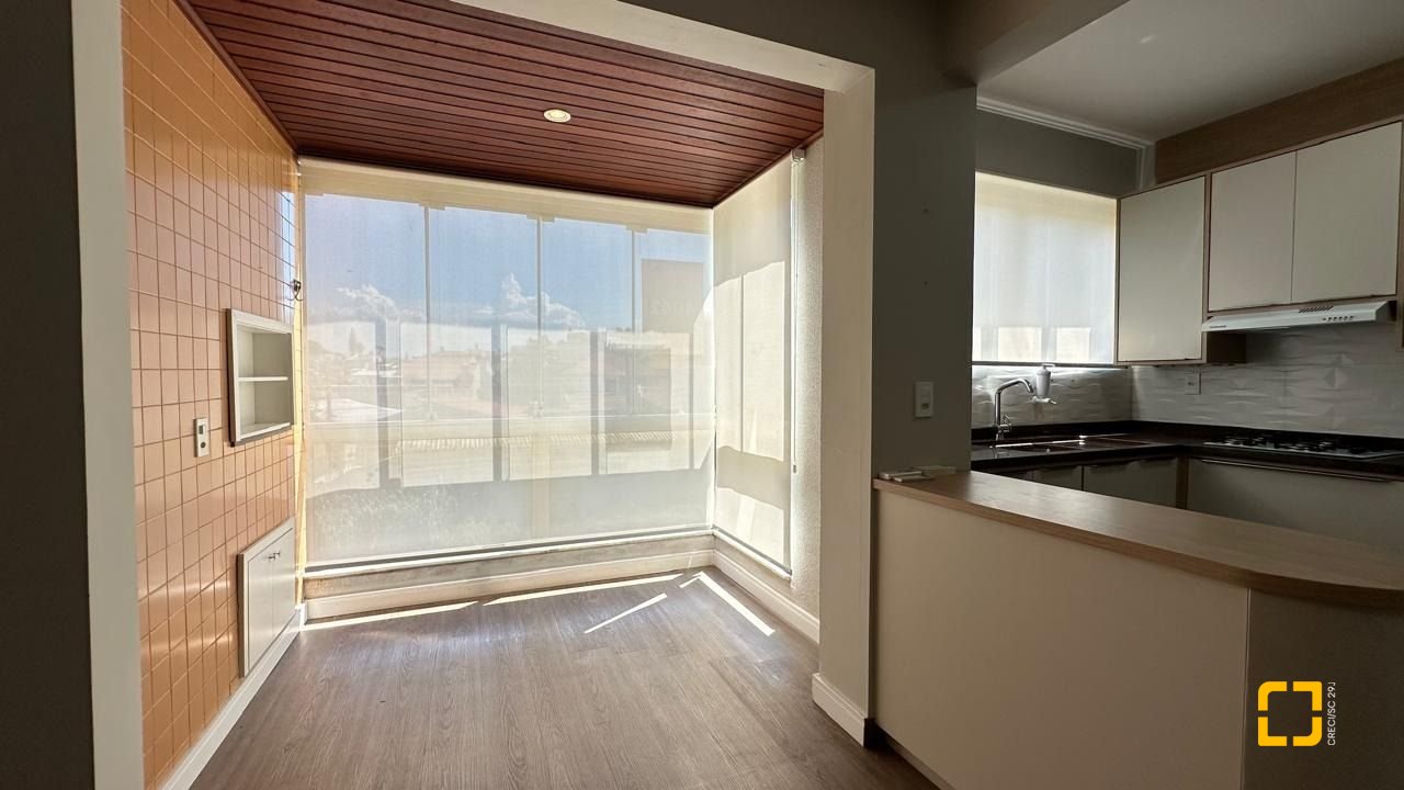Apartamento com 74m², 3 quartos (sendo 1 suíte), 1 garagem, no bairro Coqueiros em Florianópolis