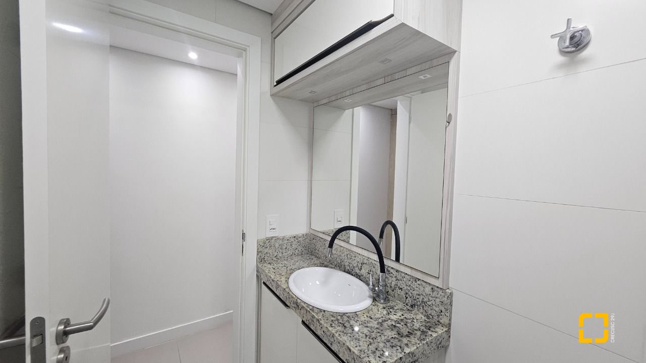 Studio com 36m², 1 quarto, 1 garagem, no bairro Beiramar em Florianópolis