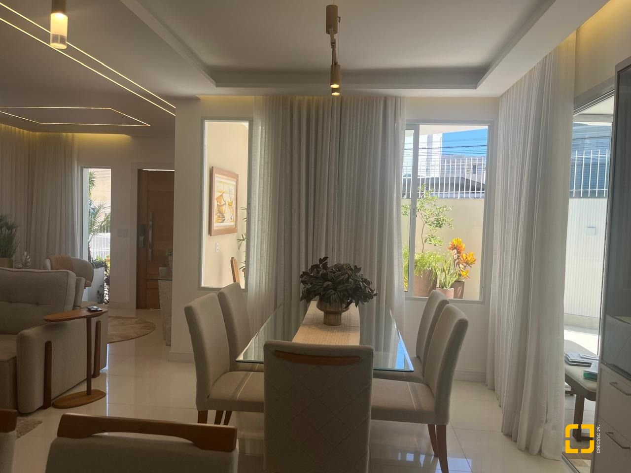 Casa com 300m², 3 quartos (sendo 1 suíte), 5 garagens, no bairro Bom Abrigo em Florianópolis
