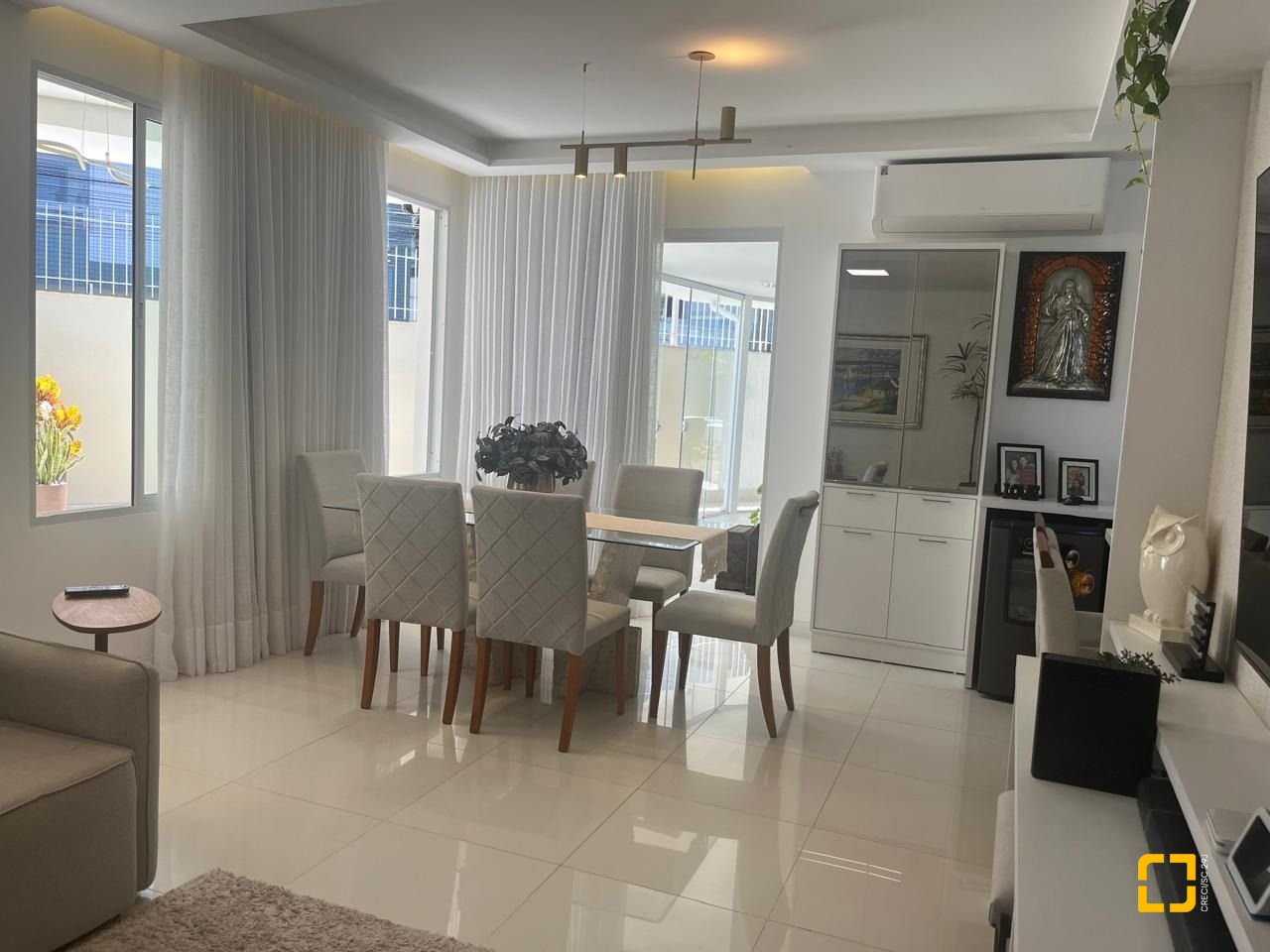 Casa com 300m², 3 quartos (sendo 1 suíte), 5 garagens, no bairro Bom Abrigo em Florianópolis