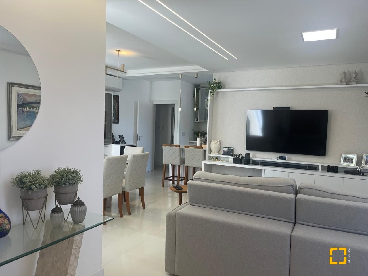 Casa com 300m², 3 quartos (sendo 1 suíte), 5 garagens, no bairro Bom Abrigo em Florianópolis