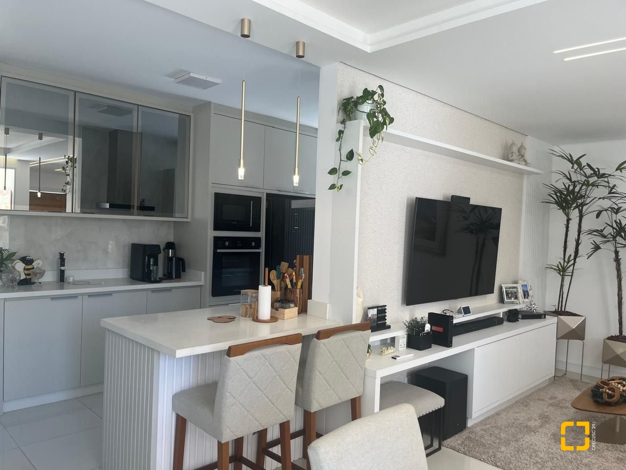 Casa com 300m², 3 quartos (sendo 1 suíte), 5 garagens, no bairro Bom Abrigo em Florianópolis