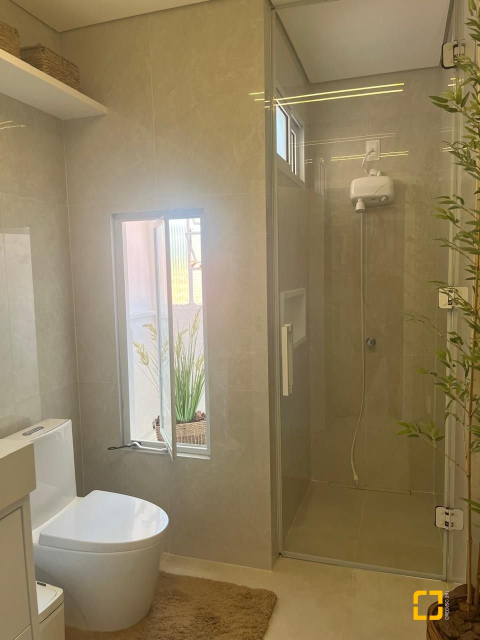 Casa com 300m², 3 quartos (sendo 1 suíte), 5 garagens, no bairro Bom Abrigo em Florianópolis