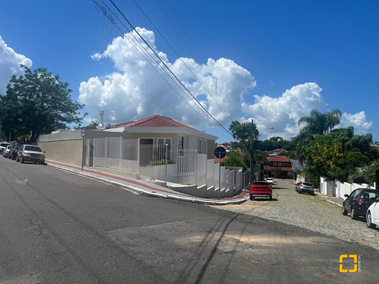 Casa com 300m², 3 quartos (sendo 1 suíte), 5 garagens, no bairro Bom Abrigo em Florianópolis