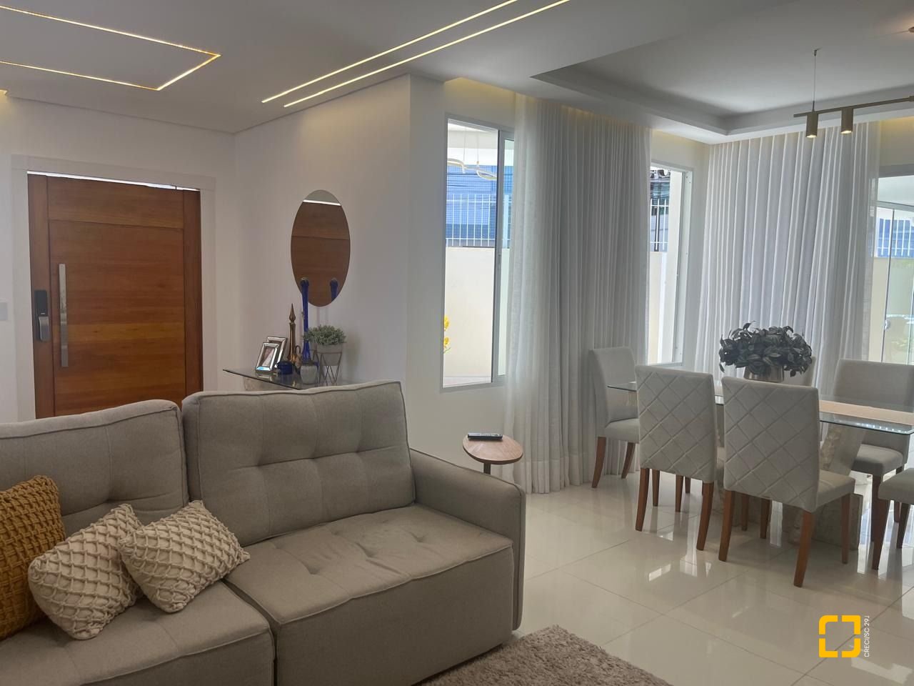 Casa com 300m², 3 quartos (sendo 1 suíte), 5 garagens, no bairro Bom Abrigo em Florianópolis