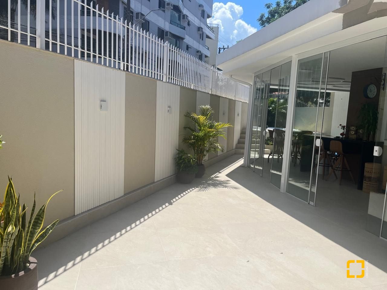Casa com 300m², 3 quartos (sendo 1 suíte), 5 garagens, no bairro Bom Abrigo em Florianópolis