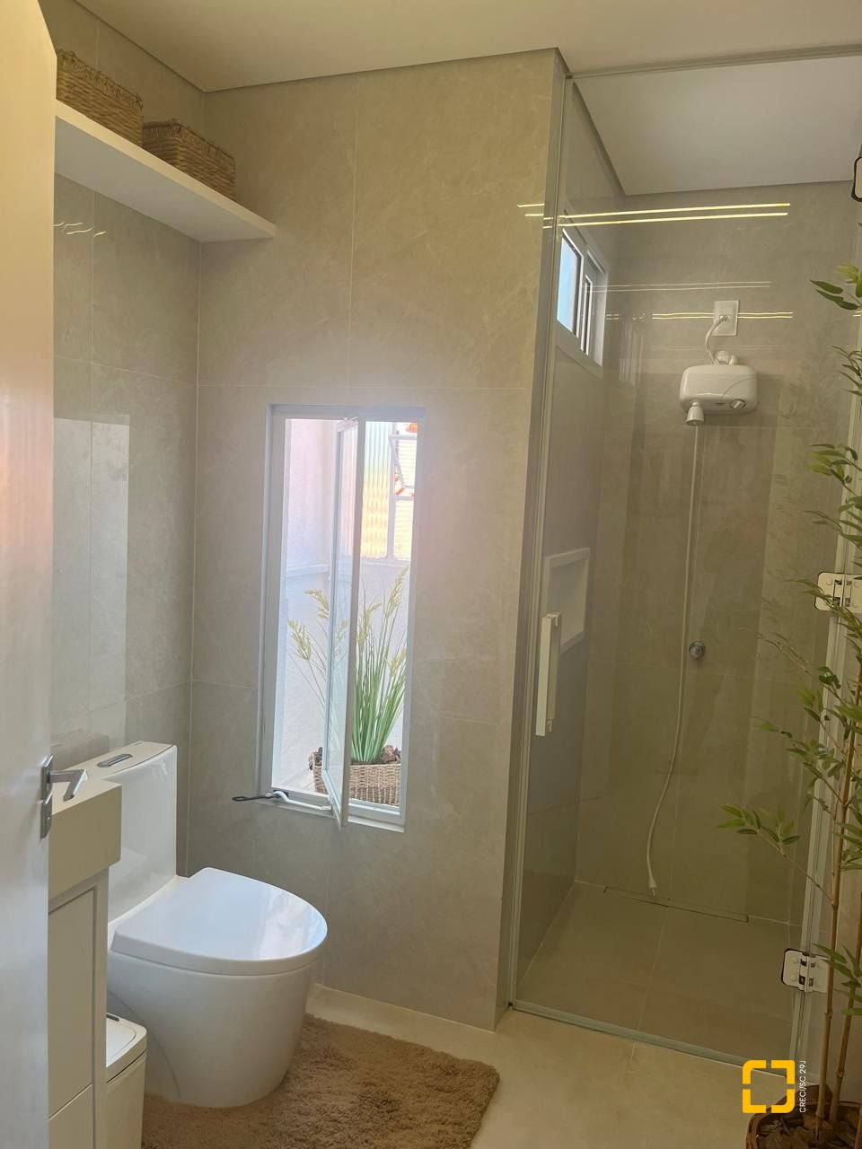 Casa com 300m², 3 quartos (sendo 1 suíte), 5 garagens, no bairro Bom Abrigo em Florianópolis