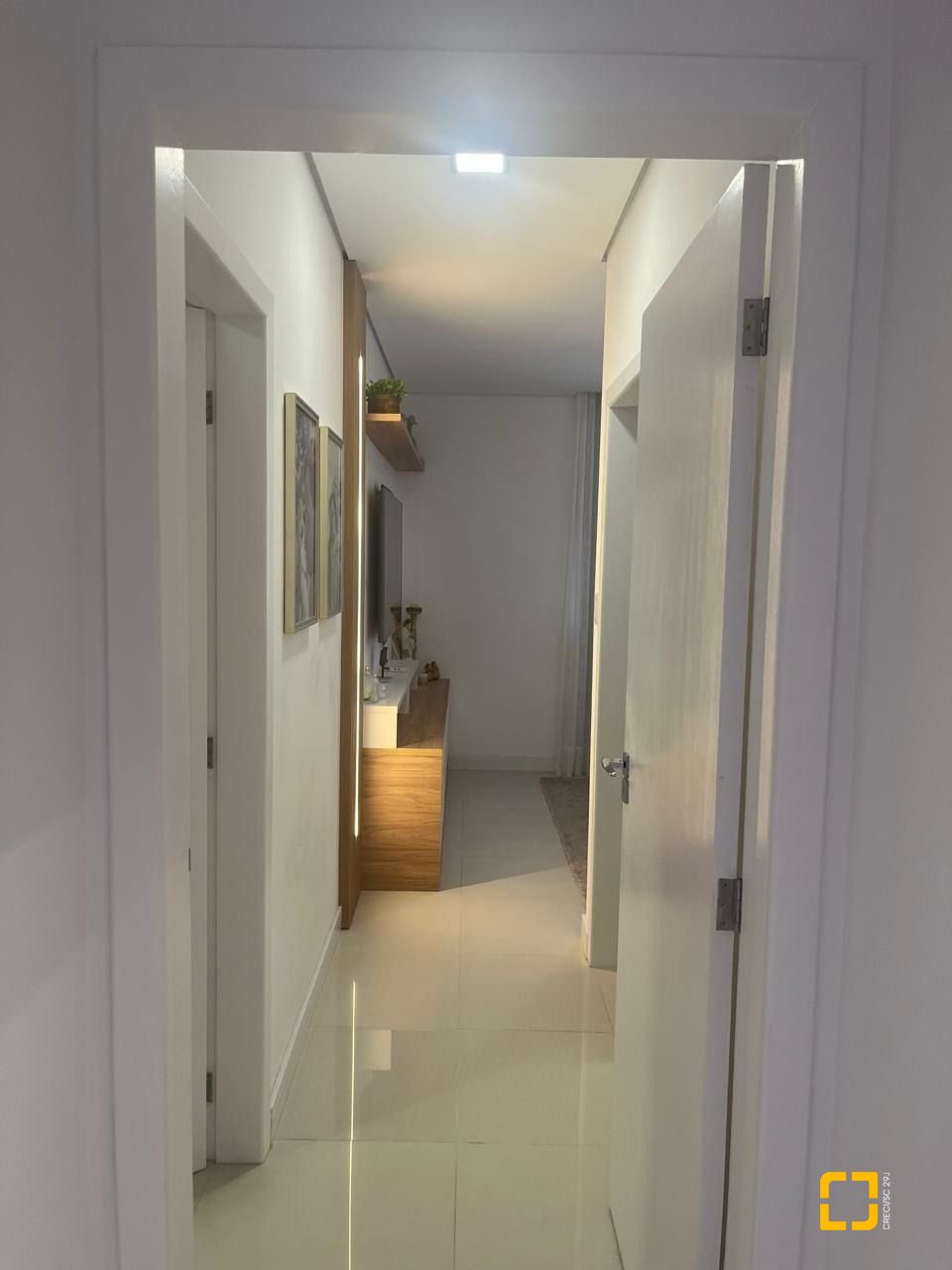 Casa com 300m², 3 quartos (sendo 1 suíte), 5 garagens, no bairro Bom Abrigo em Florianópolis