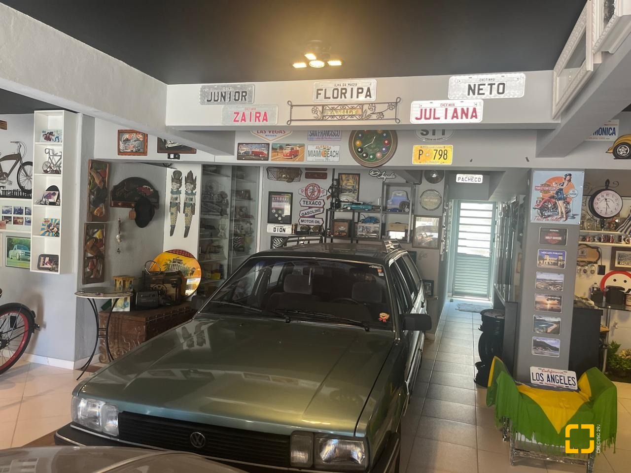 Casa com 300m², 3 quartos (sendo 1 suíte), 5 garagens, no bairro Bom Abrigo em Florianópolis