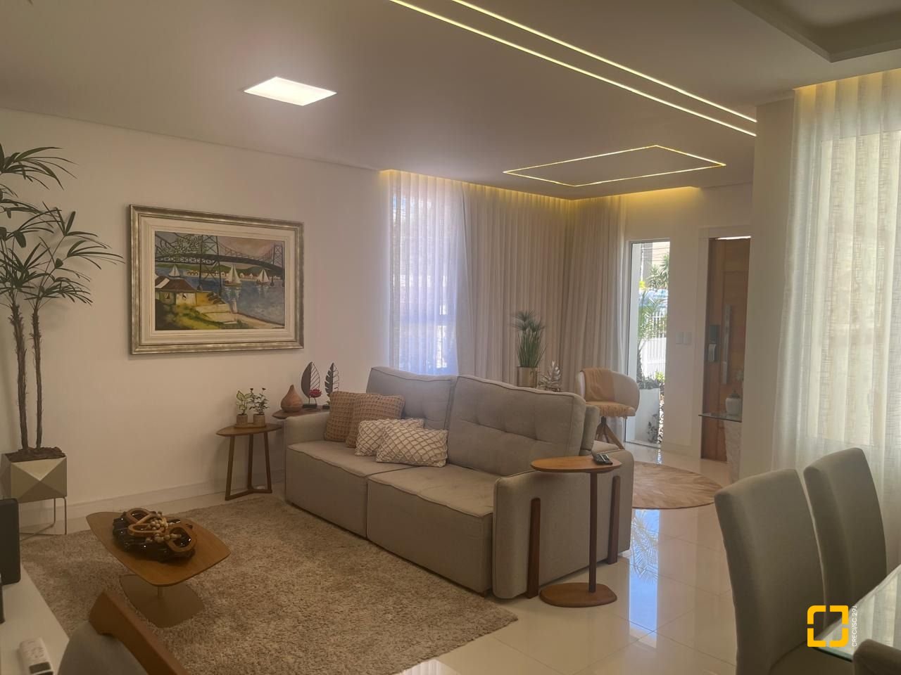 Casa com 300m², 3 quartos (sendo 1 suíte), 5 garagens, no bairro Bom Abrigo em Florianópolis