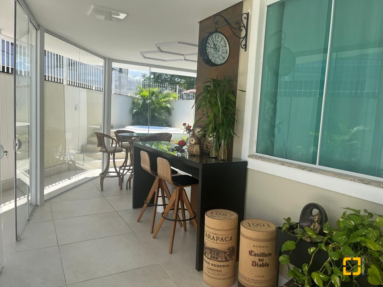 Casa com 300m², 3 quartos (sendo 1 suíte), 5 garagens, no bairro Bom Abrigo em Florianópolis
