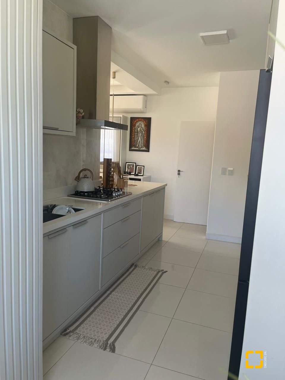 Casa com 300m², 3 quartos (sendo 1 suíte), 5 garagens, no bairro Bom Abrigo em Florianópolis