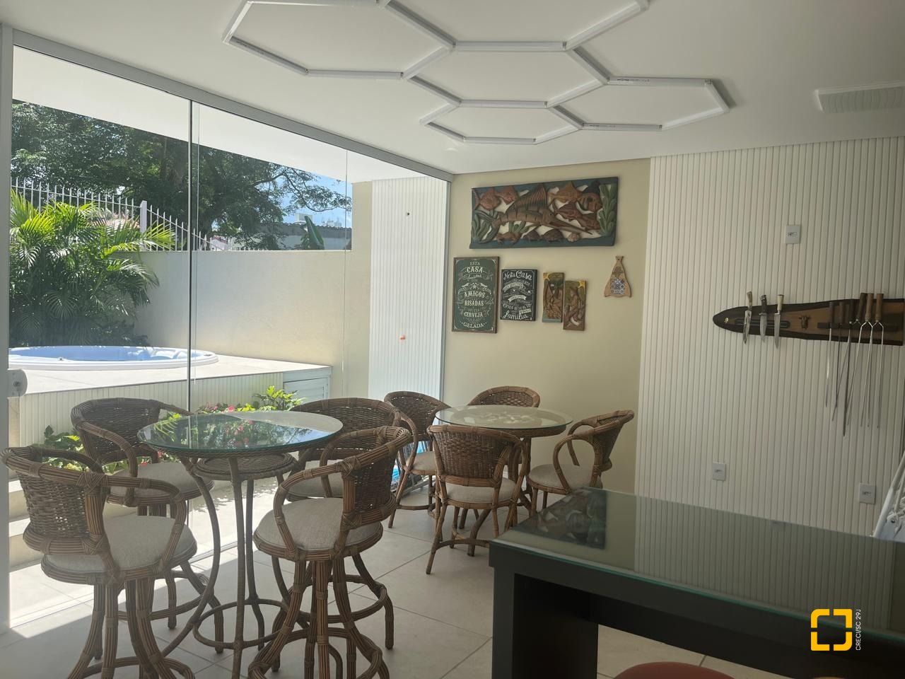 Casa com 300m², 3 quartos (sendo 1 suíte), 5 garagens, no bairro Bom Abrigo em Florianópolis