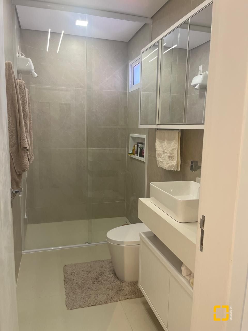 Casa com 300m², 3 quartos (sendo 1 suíte), 5 garagens, no bairro Bom Abrigo em Florianópolis