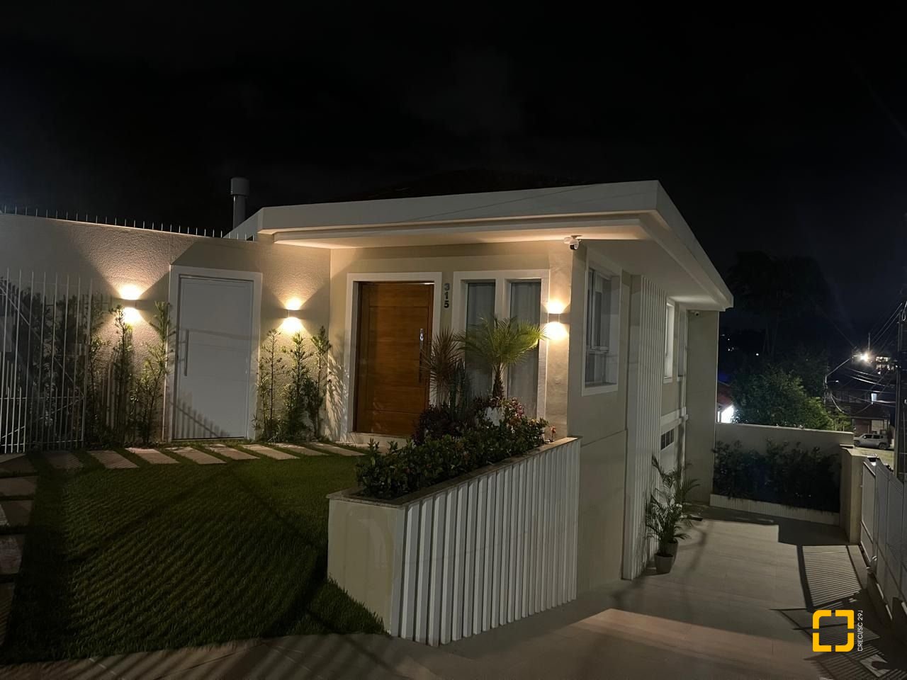 Casa com 300m², 3 quartos (sendo 1 suíte), 5 garagens, no bairro Bom Abrigo em Florianópolis