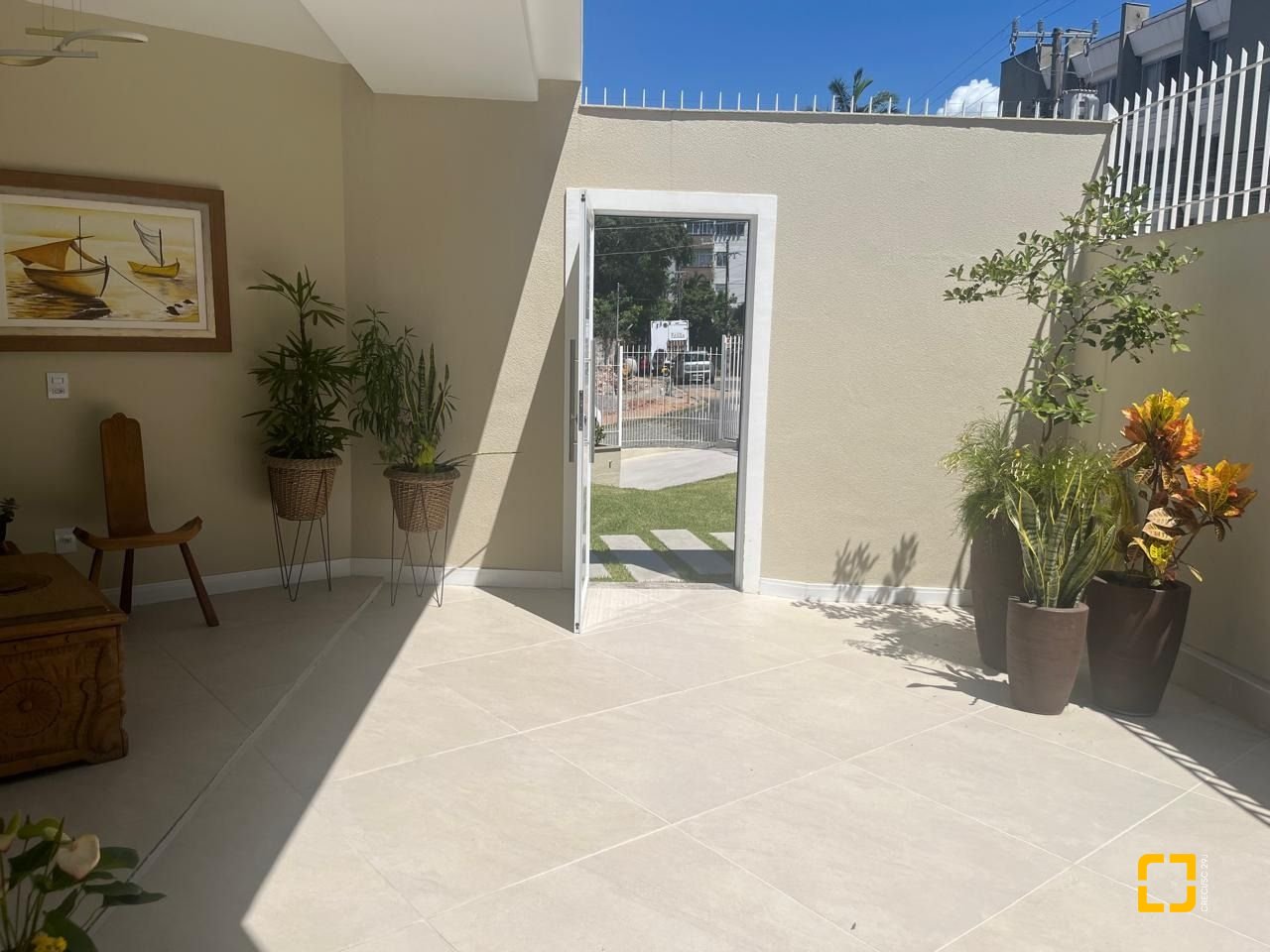Casa com 300m², 3 quartos (sendo 1 suíte), 5 garagens, no bairro Bom Abrigo em Florianópolis