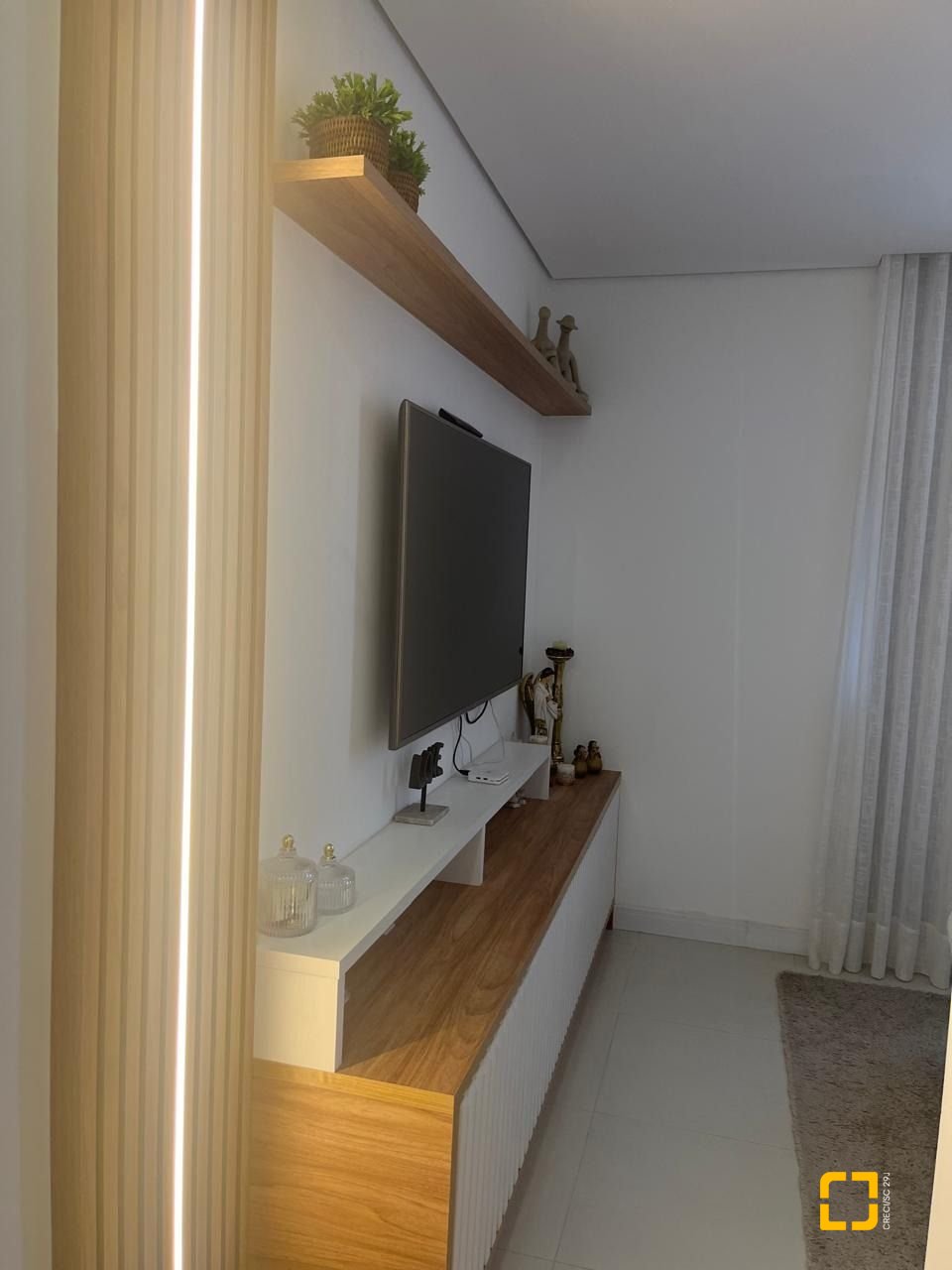 Casa com 300m², 3 quartos (sendo 1 suíte), 5 garagens, no bairro Bom Abrigo em Florianópolis