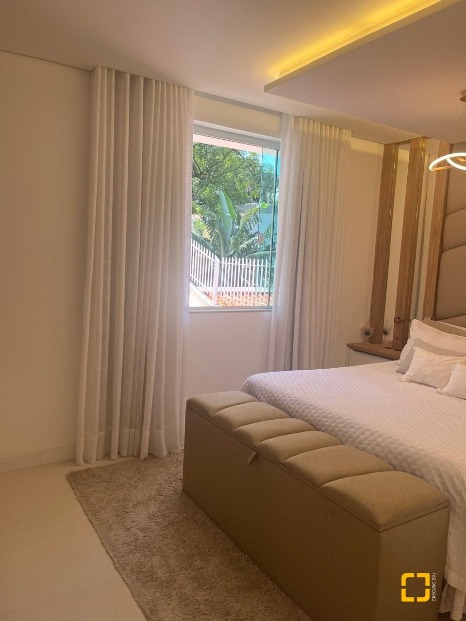 Casa com 300m², 3 quartos (sendo 1 suíte), 5 garagens, no bairro Bom Abrigo em Florianópolis