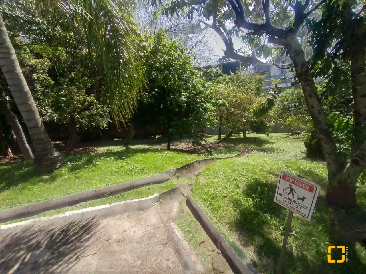 Casa com 270m², 4 quartos (sendo 4 suítes), 2 garagens, no bairro Coqueiros em Florianópolis