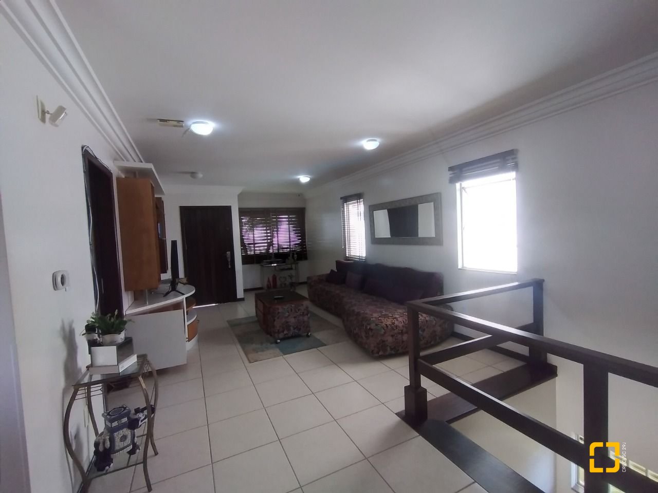 Casa com 270m², 4 quartos (sendo 4 suítes), 2 garagens, no bairro Coqueiros em Florianópolis