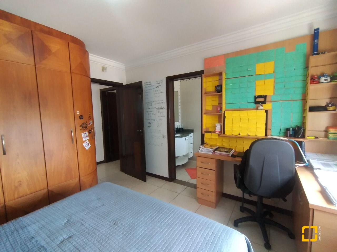Casa com 270m², 4 quartos (sendo 4 suítes), 2 garagens, no bairro Coqueiros em Florianópolis