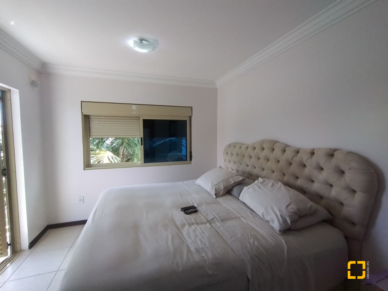 Casa com 270m², 4 quartos (sendo 4 suítes), 2 garagens, no bairro Coqueiros em Florianópolis