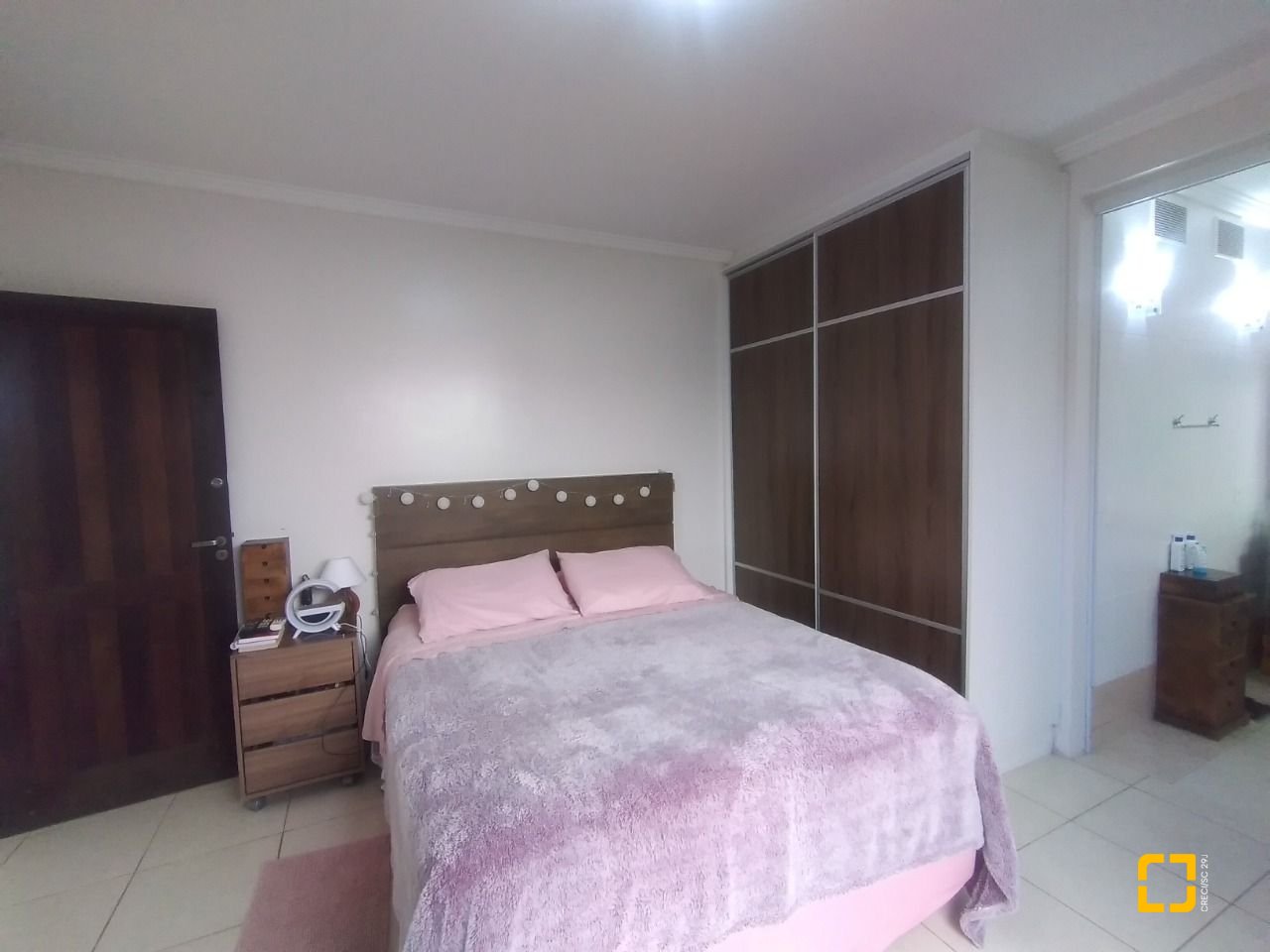 Casa com 270m², 4 quartos (sendo 4 suítes), 2 garagens, no bairro Coqueiros em Florianópolis