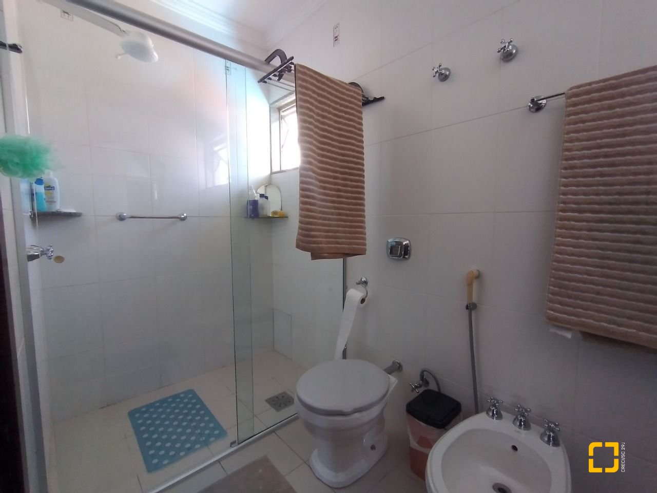 Casa com 270m², 4 quartos (sendo 4 suítes), 2 garagens, no bairro Coqueiros em Florianópolis