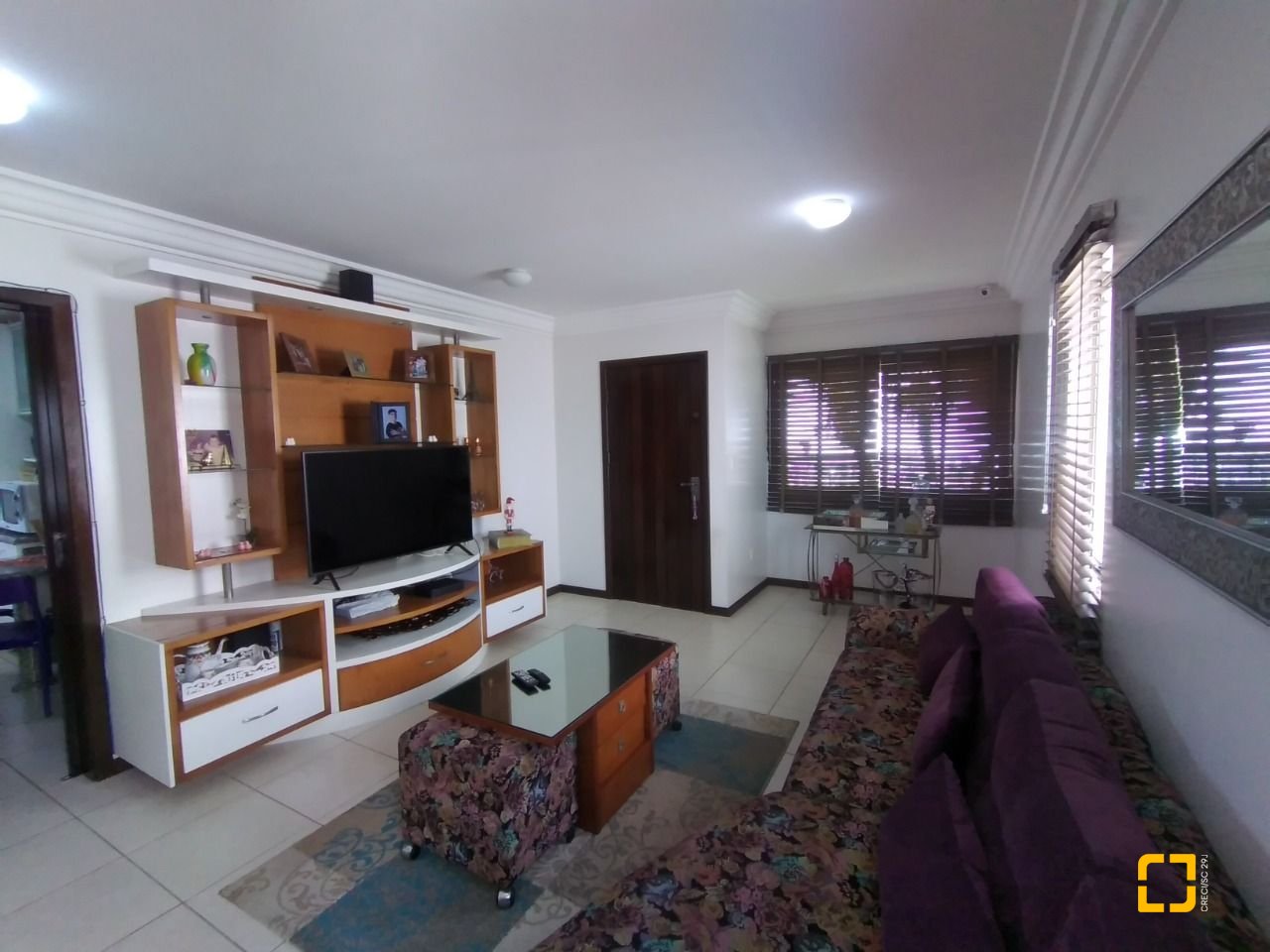 Casa com 270m², 4 quartos (sendo 4 suítes), 2 garagens, no bairro Coqueiros em Florianópolis