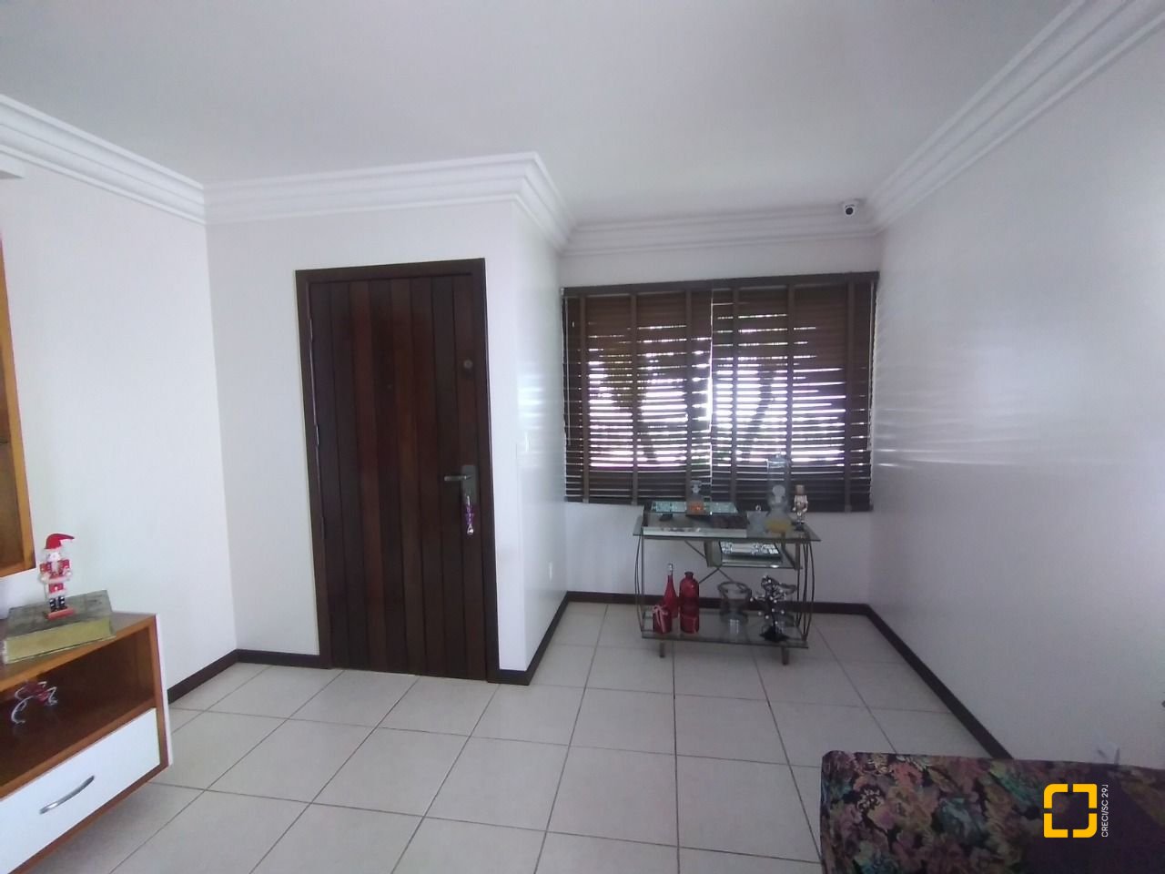 Casa com 270m², 4 quartos (sendo 4 suítes), 2 garagens, no bairro Coqueiros em Florianópolis