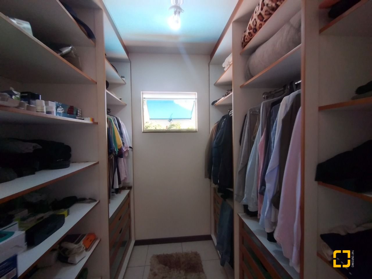 Casa com 270m², 4 quartos (sendo 4 suítes), 2 garagens, no bairro Coqueiros em Florianópolis
