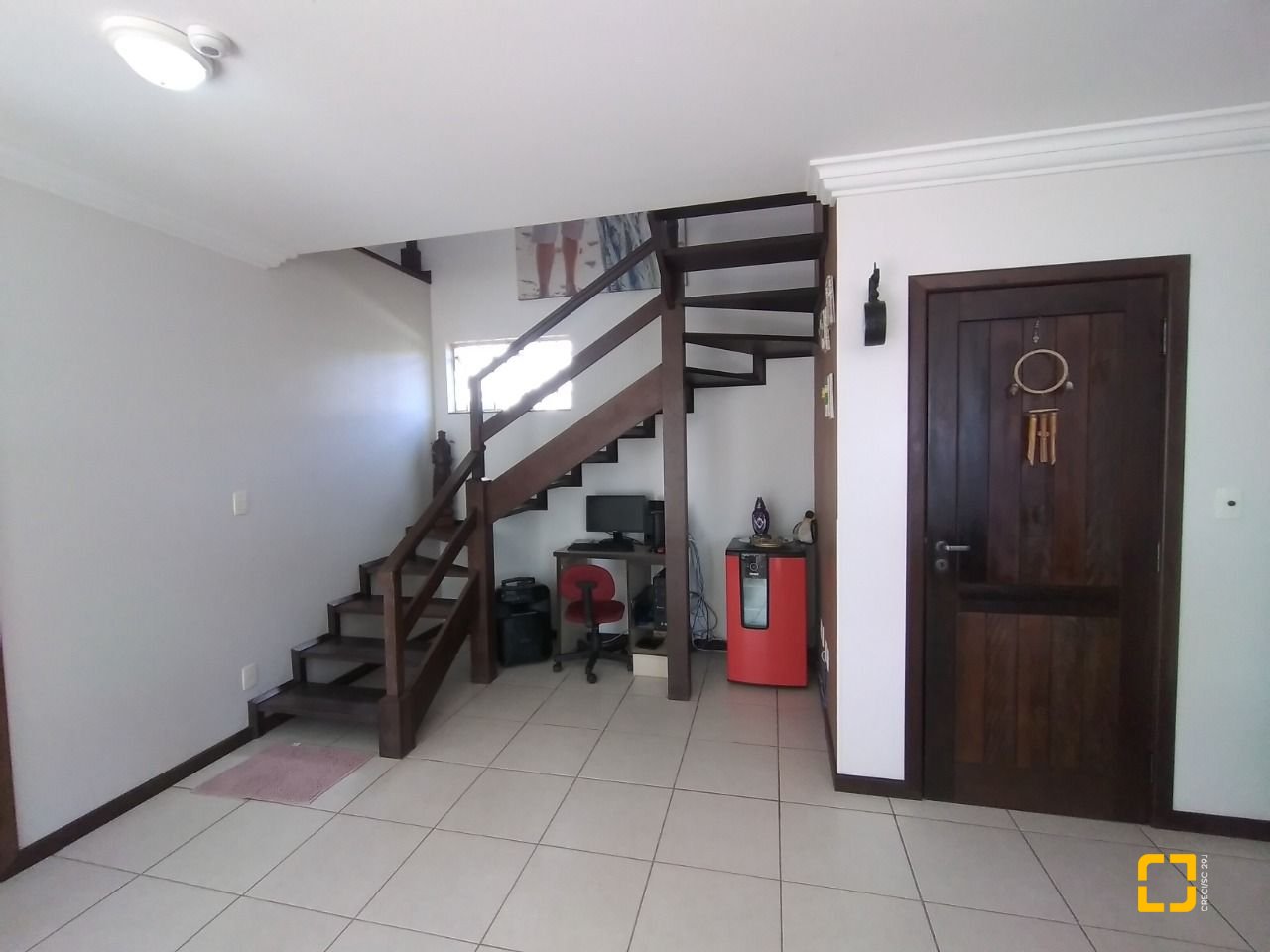 Casa com 270m², 4 quartos (sendo 4 suítes), 2 garagens, no bairro Coqueiros em Florianópolis