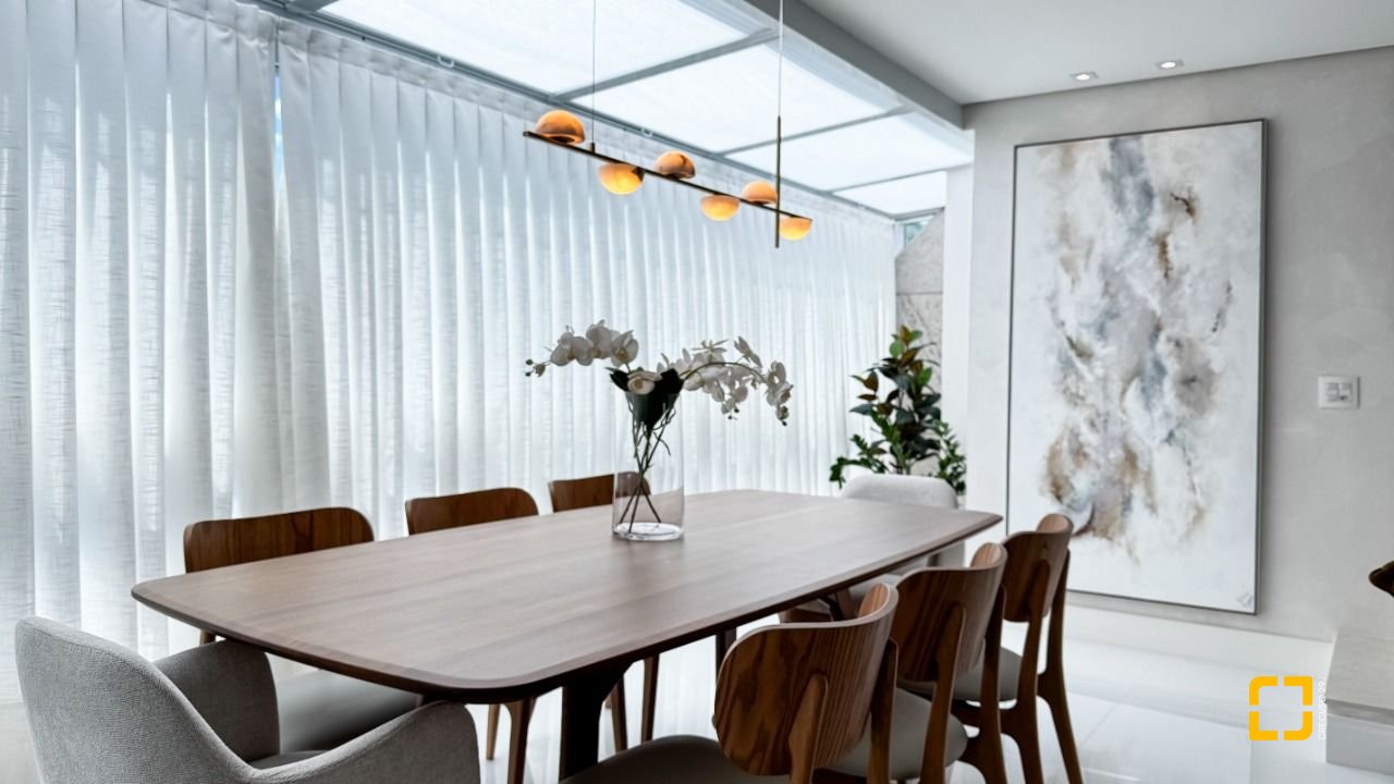Cobertura com 244m², 4 quartos (sendo 3 suítes), 3 garagens, no bairro Agronômica em Florianópolis