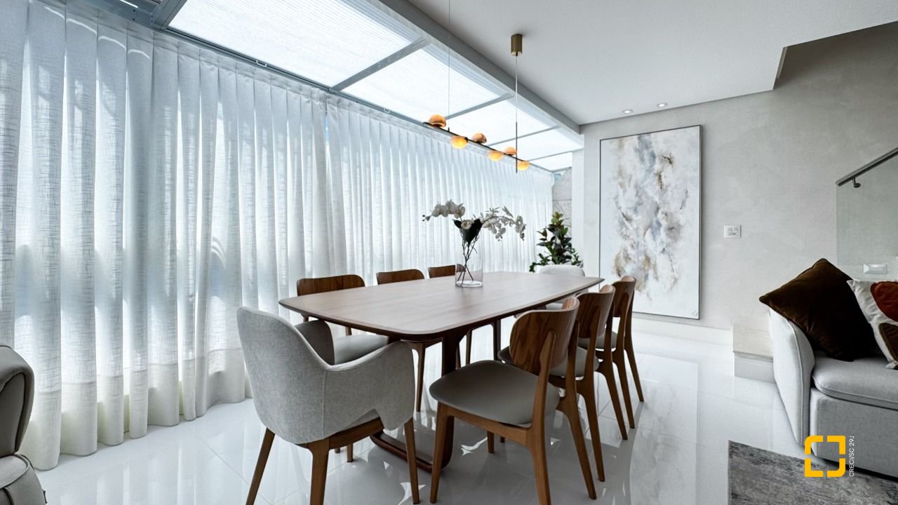 Cobertura com 244m², 4 quartos (sendo 3 suítes), 3 garagens, no bairro Agronômica em Florianópolis